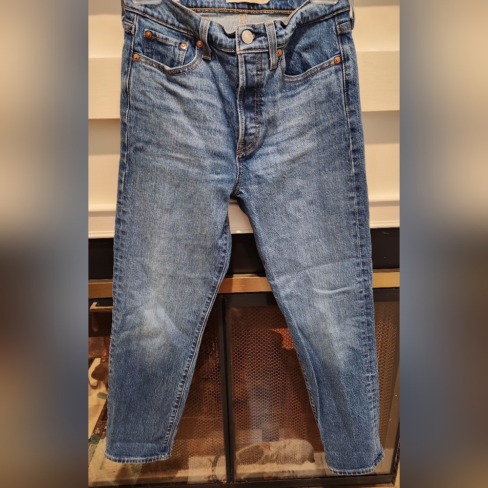 Womens LEVIS Wedgie Straight Medium Wash Blue Jeans Sz 26 Concealed Button fly